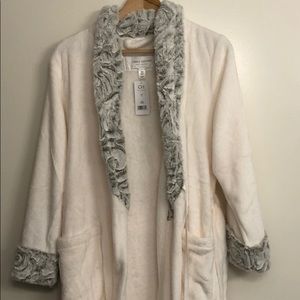 Long white Carole Hochman Robe